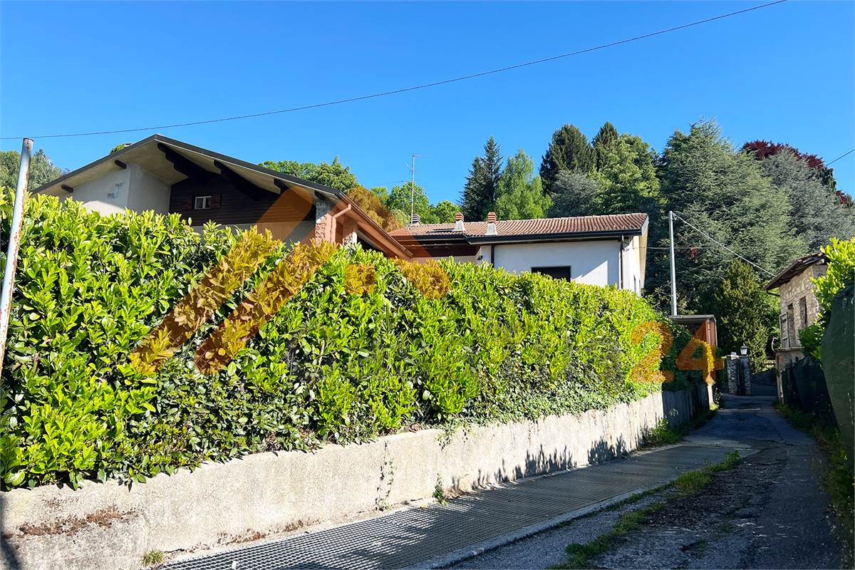 Proprietà indipendente con giardino e grande potenziale di sviluppo