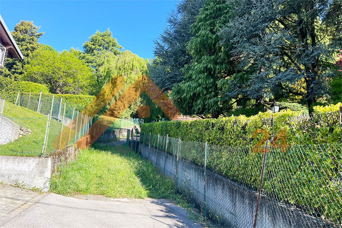 Proprietà indipendente con giardino e grande potenziale di sviluppo