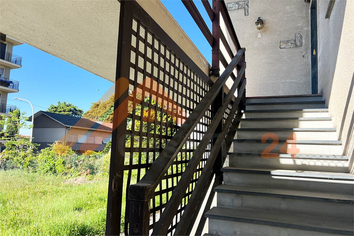Proprietà indipendente con giardino e grande potenziale di sviluppo