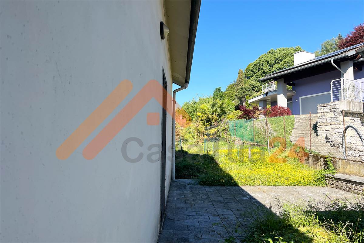 Proprietà indipendente con giardino e grande potenziale di sviluppo