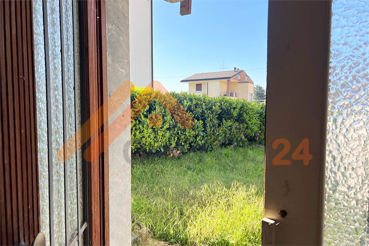 Proprietà indipendente con giardino e grande potenziale di sviluppo