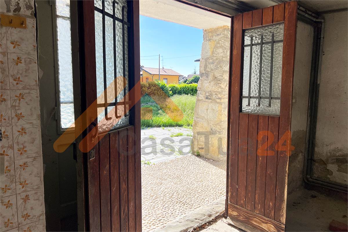 Proprietà indipendente con giardino e grande potenziale di sviluppo