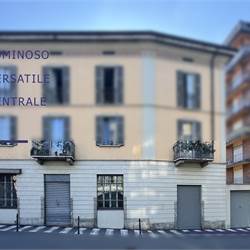 Como, Via Benzi angolo Via Torriani – Spazio con vetrine e autorimesse collegate