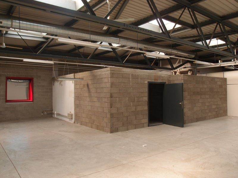 RECENTISSIMO OPEN-SPACE USO COMMERCIALE