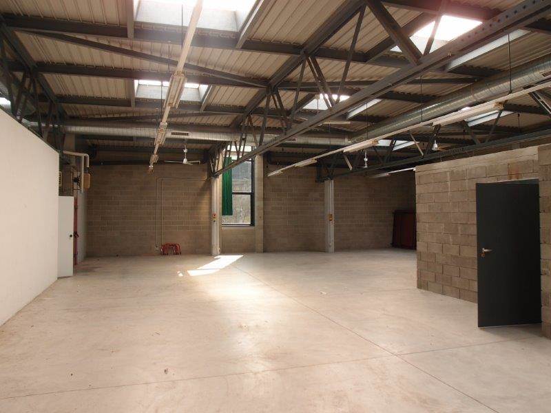 RECENTISSIMO OPEN-SPACE USO COMMERCIALE