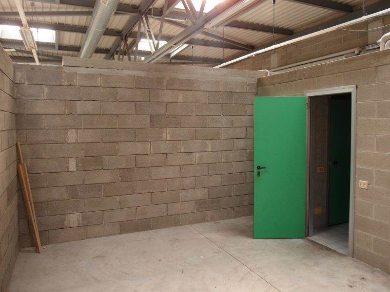 RECENTISSIMO OPEN-SPACE USO COMMERCIALE