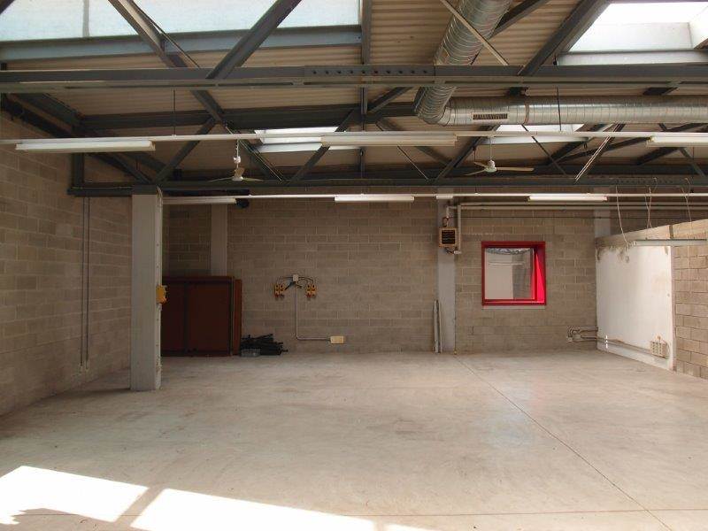 RECENTISSIMO OPEN-SPACE USO COMMERCIALE