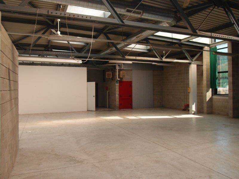 RECENTISSIMO OPEN-SPACE USO COMMERCIALE