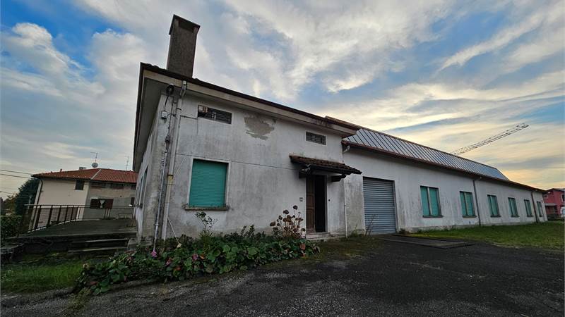 CAPANNONE INDUSTRIALE A BREGNANO