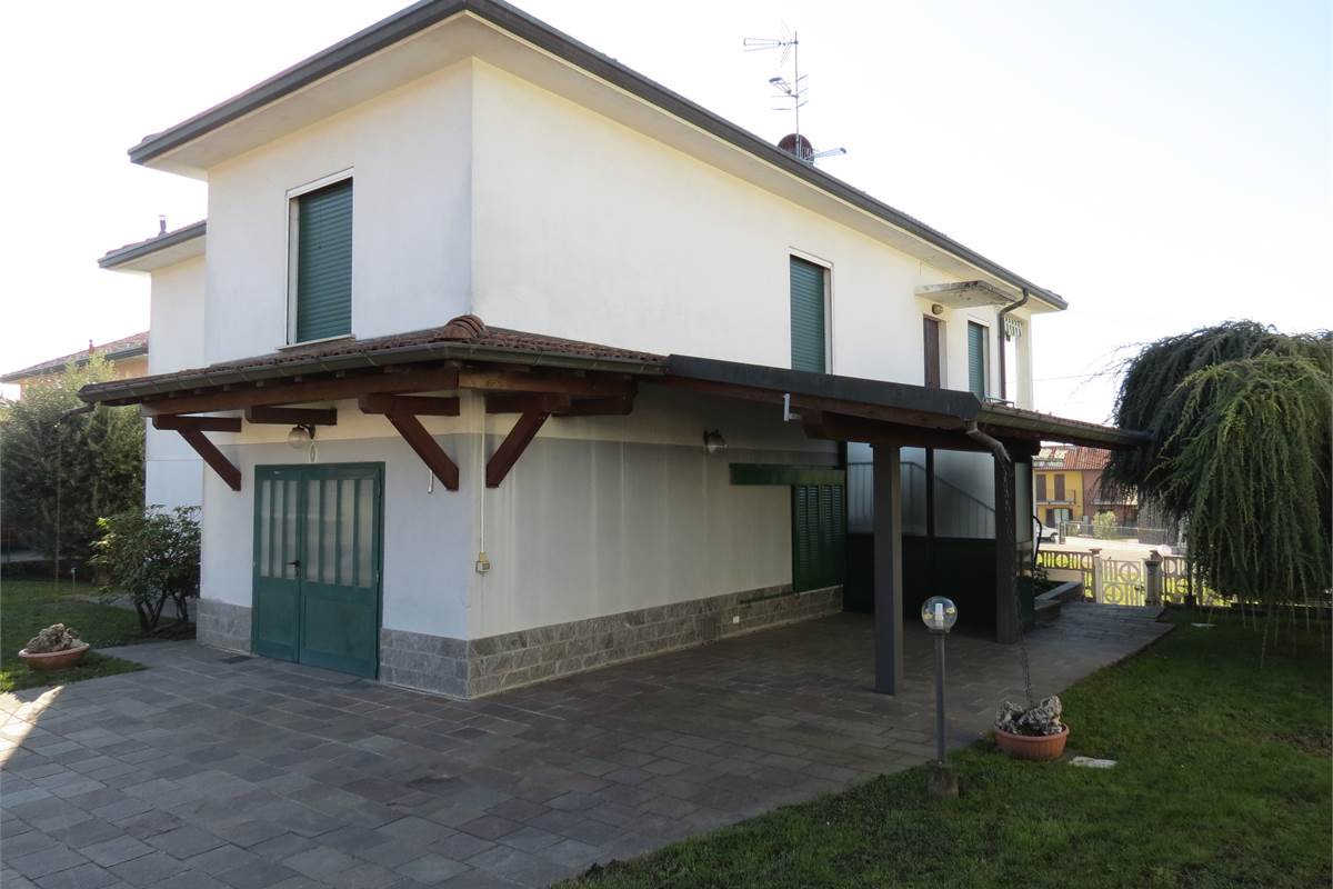 VILLA A BINAGO