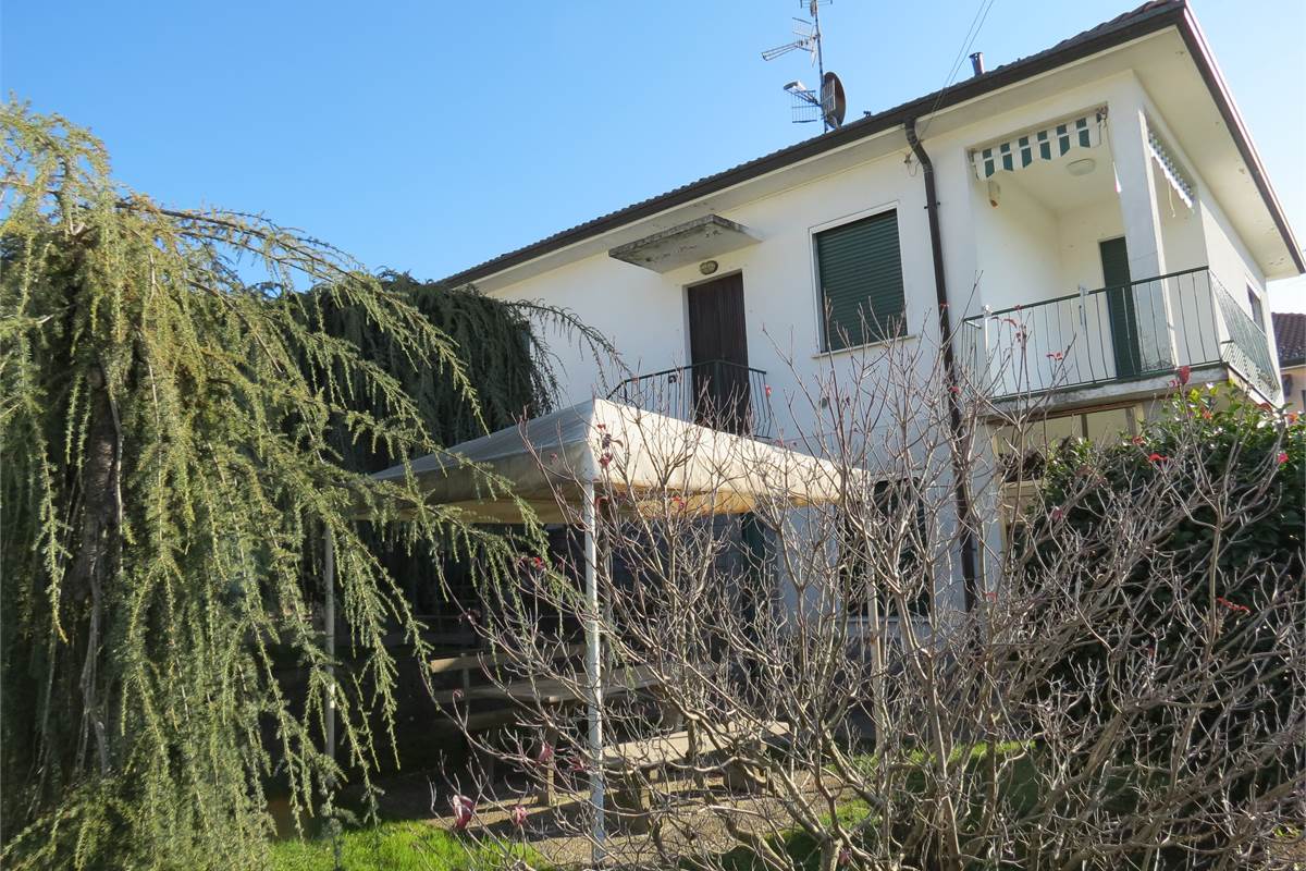 VILLA A BINAGO