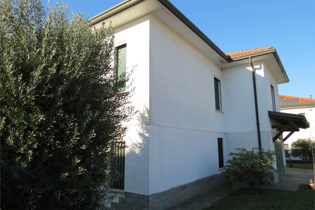 VILLA A BINAGO