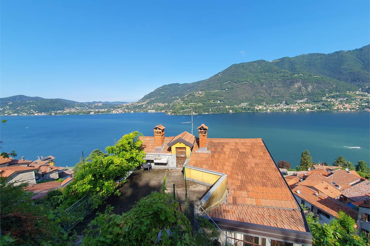 SPLENDIDA CASA CON VISTA LAGO