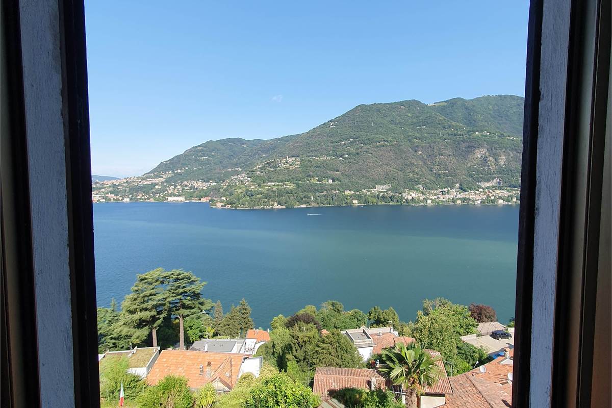 SPLENDIDA CASA CON VISTA LAGO