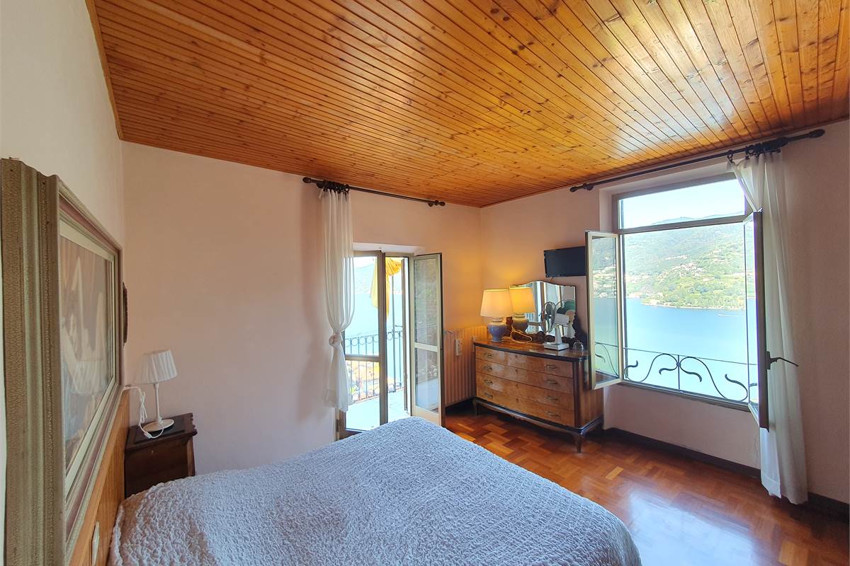 SPLENDIDA CASA CON VISTA LAGO
