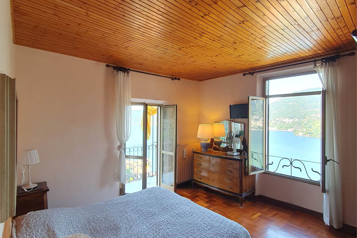 SPLENDIDA CASA CON VISTA LAGO