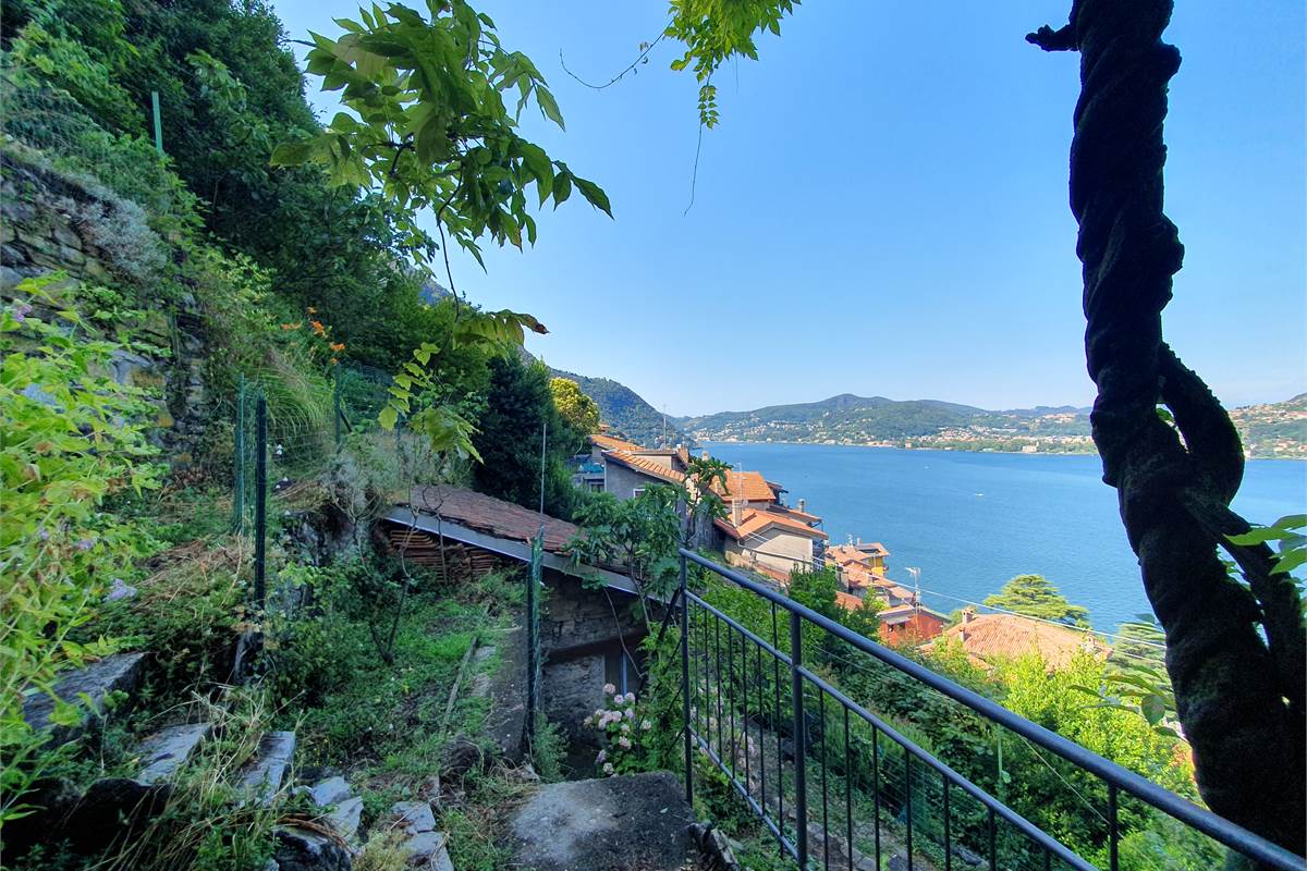 SPLENDIDA CASA CON VISTA LAGO