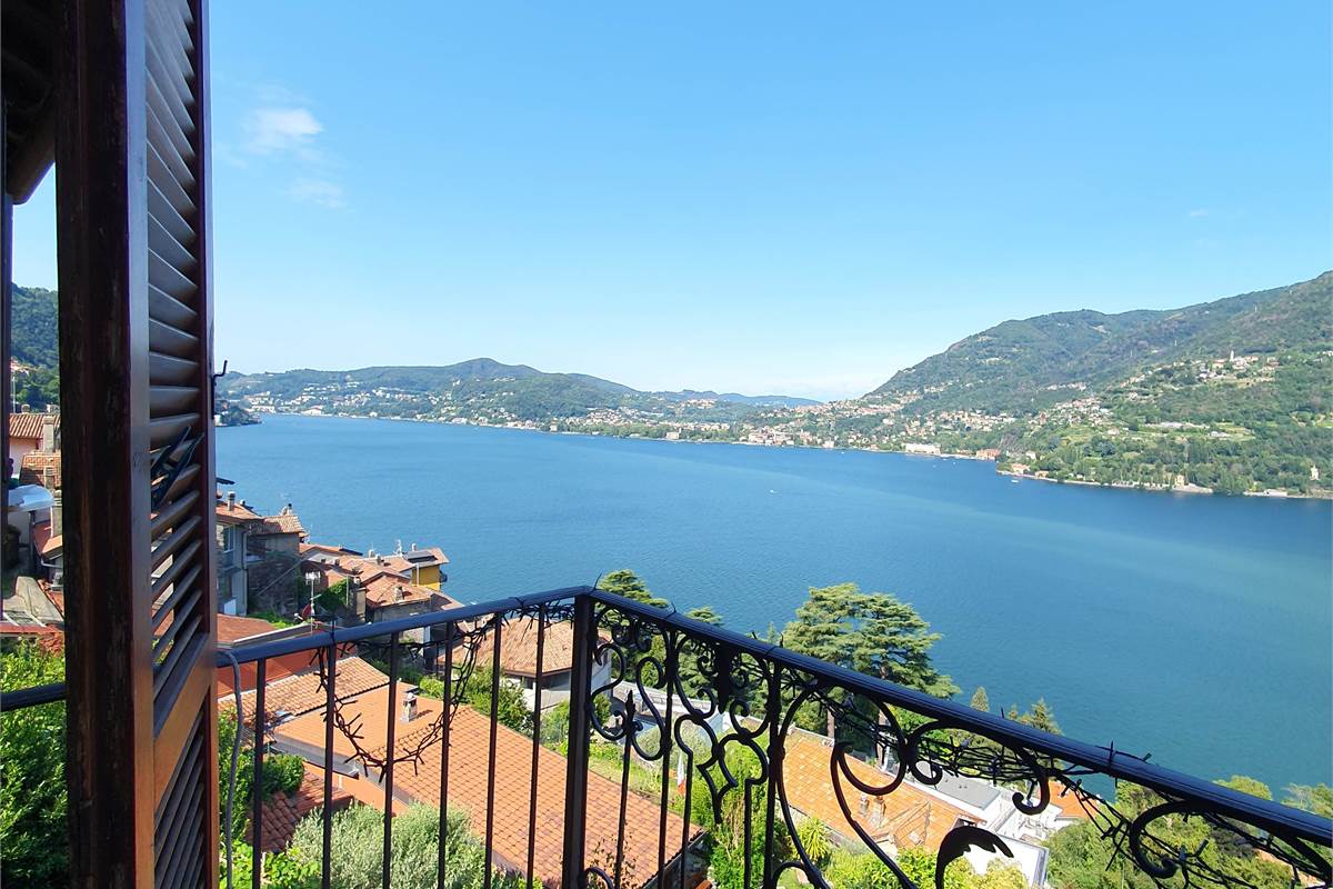 SPLENDIDA CASA CON VISTA LAGO