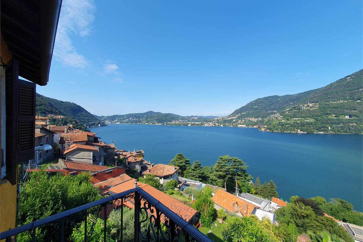 SPLENDIDA CASA CON VISTA LAGO