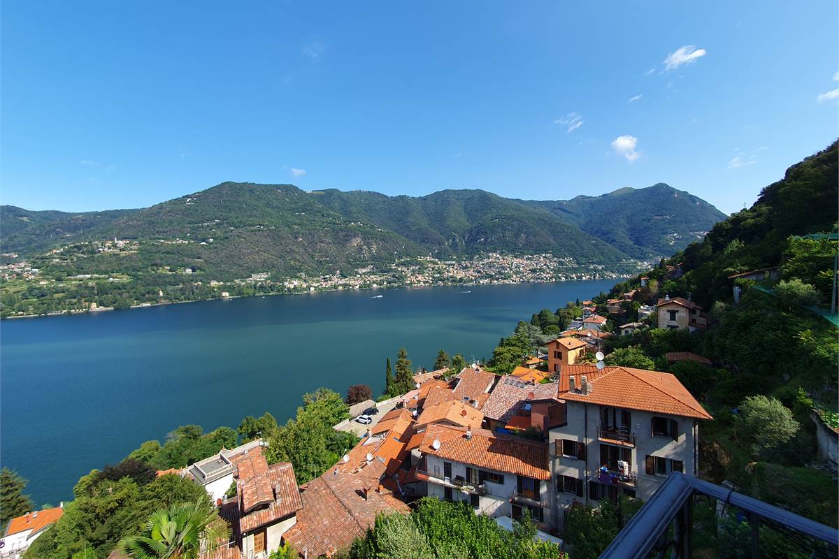 SPLENDIDA CASA CON VISTA LAGO