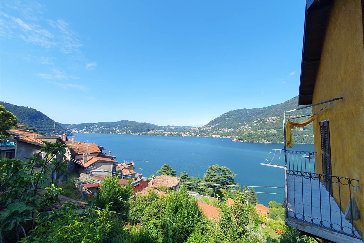 SPLENDIDA CASA CON VISTA LAGO