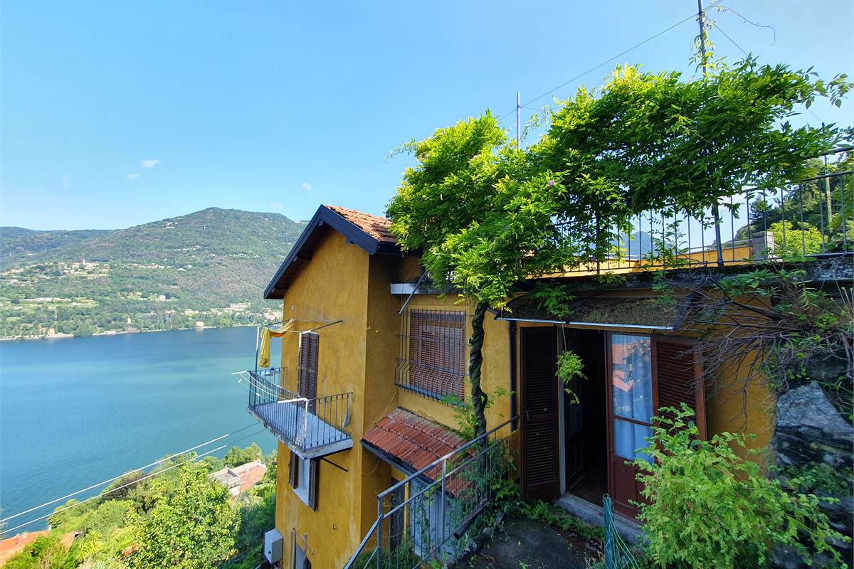 SPLENDIDA CASA CON VISTA LAGO