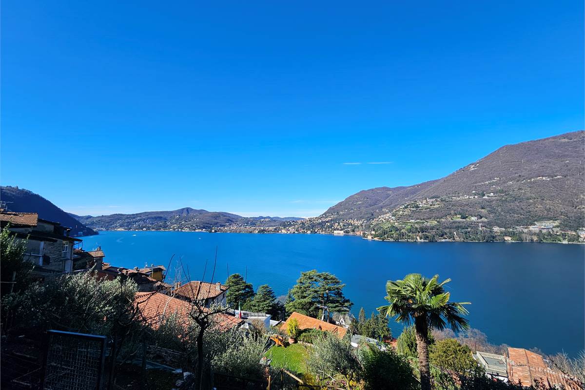 SPLENDIDA CASA CON VISTA LAGO