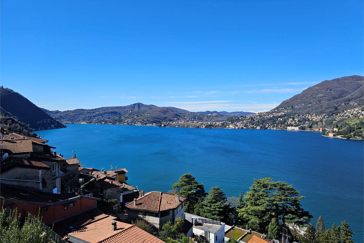 SPLENDIDA CASA CON VISTA LAGO