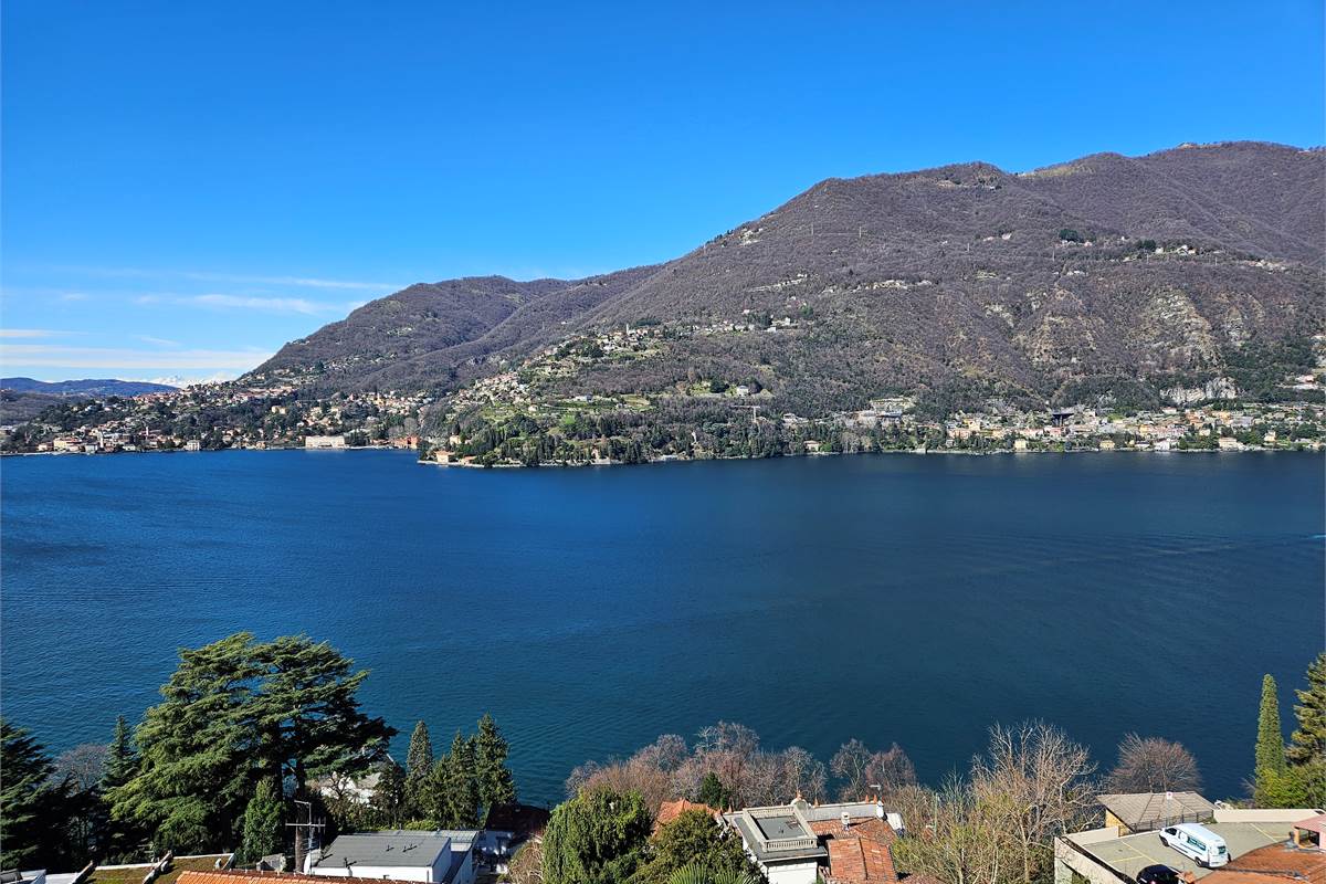 SPLENDIDA CASA CON VISTA LAGO