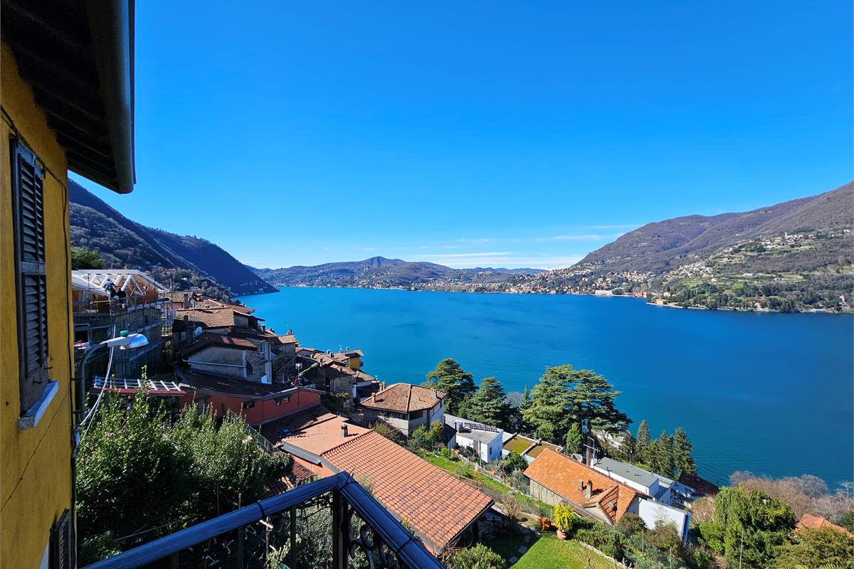 SPLENDIDA CASA CON VISTA LAGO