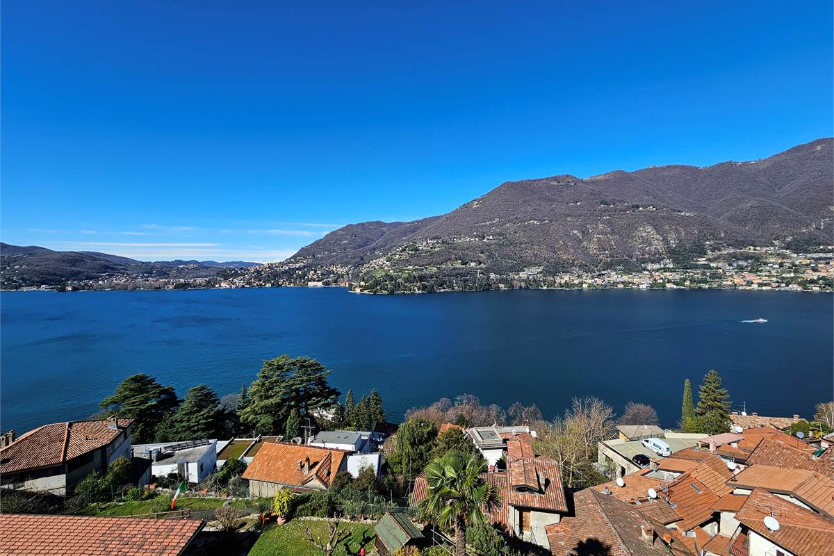 SPLENDIDA CASA CON VISTA LAGO