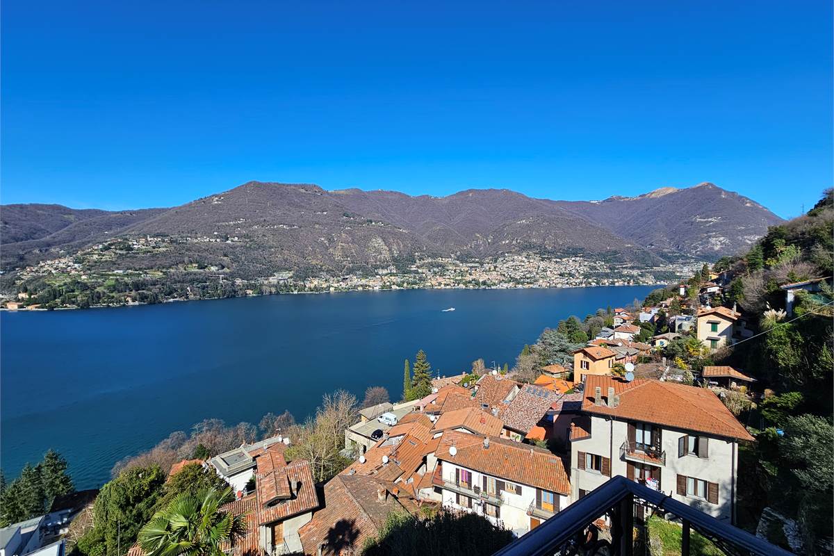 SPLENDIDA CASA CON VISTA LAGO