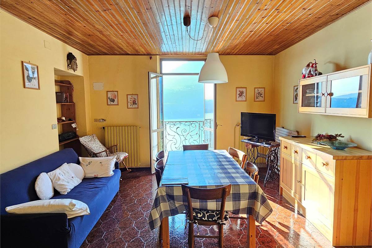 SPLENDIDA CASA CON VISTA LAGO