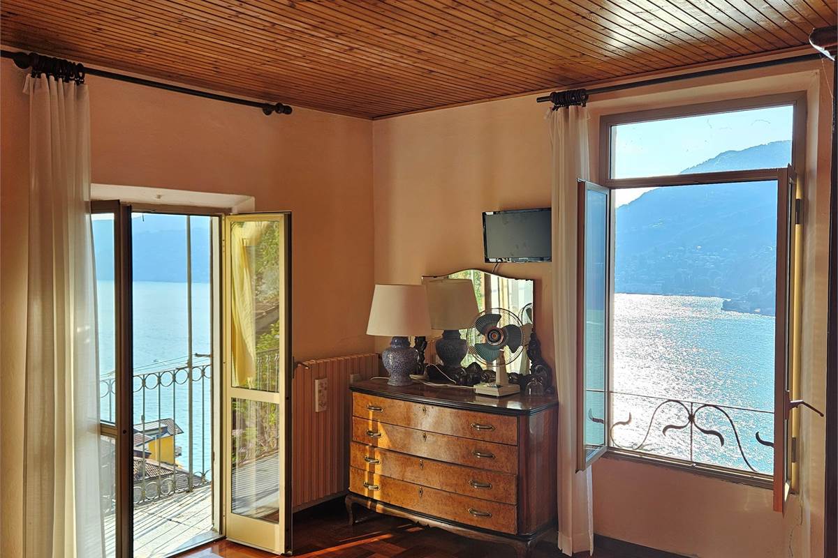 SPLENDIDA CASA CON VISTA LAGO