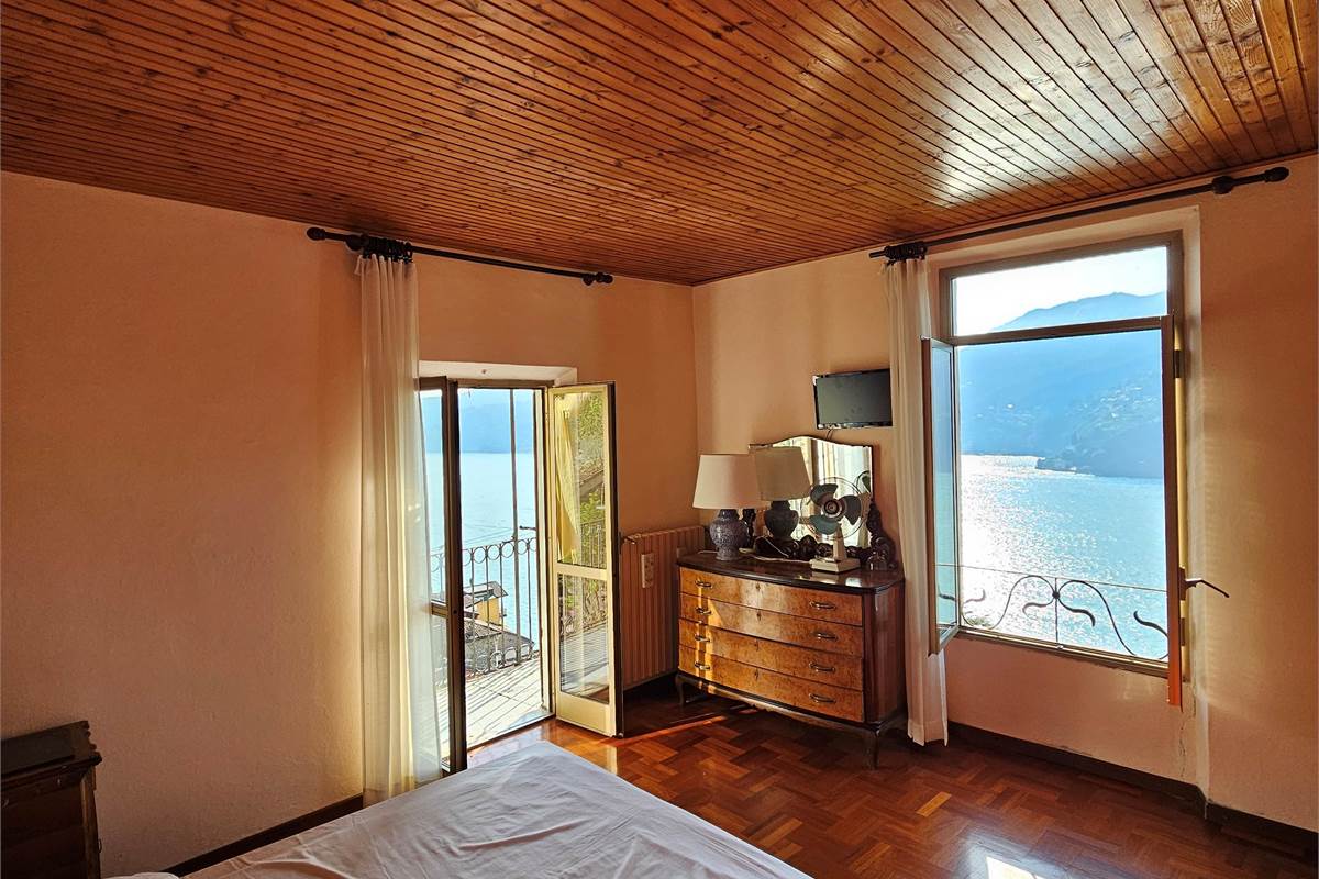 SPLENDIDA CASA CON VISTA LAGO