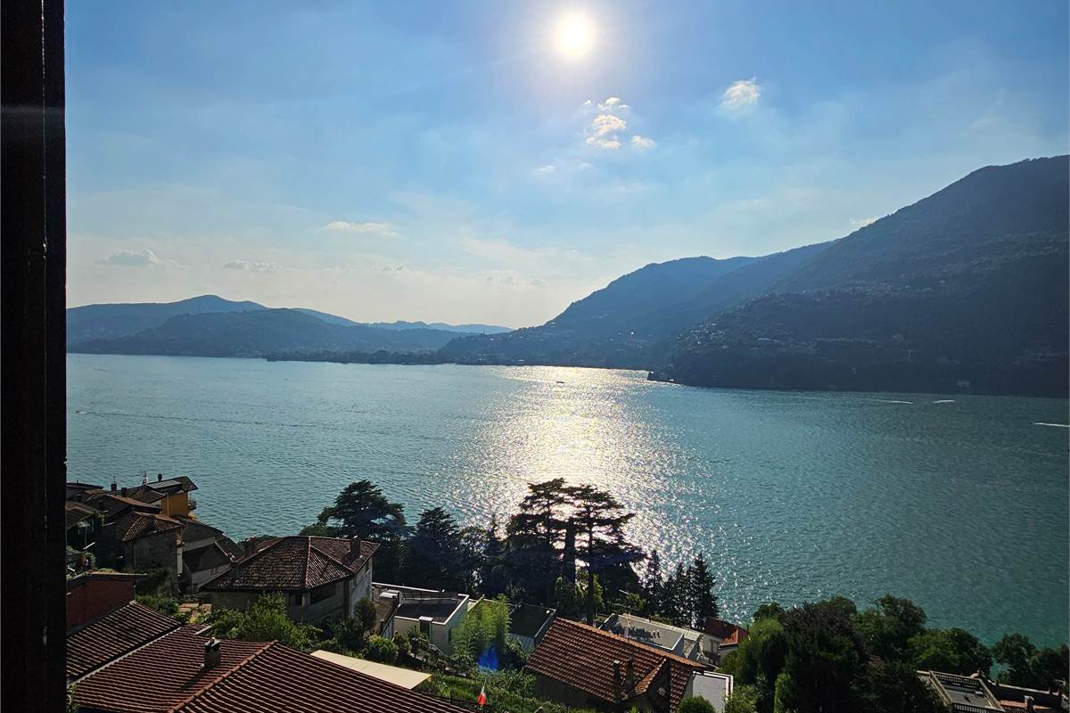 SPLENDIDA CASA CON VISTA LAGO