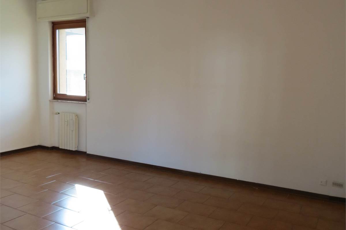 Appartamento spazioso e luminoso con ampio box 
