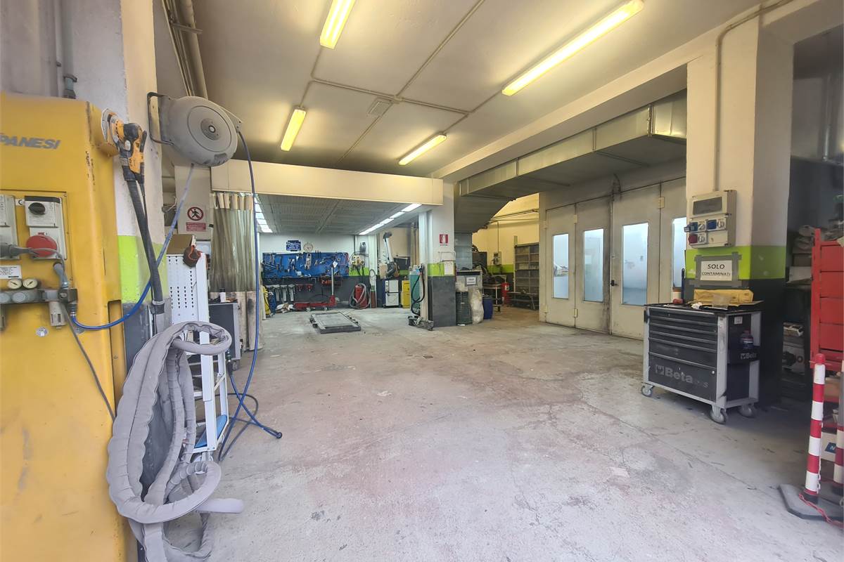 Ampio spazio commerciale a Como