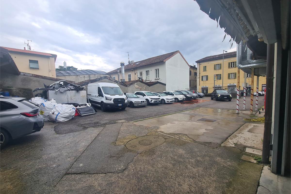 Ampio spazio commerciale a Como