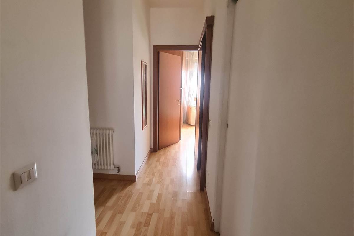 ELEGANTE BILOCALE IN AFFITTO A COMO