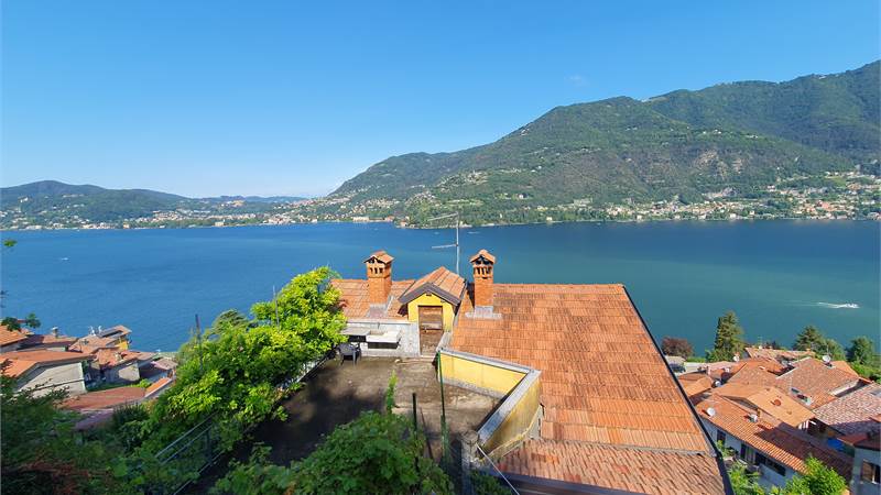 SPLENDIDA CASA CON VISTA LAGO