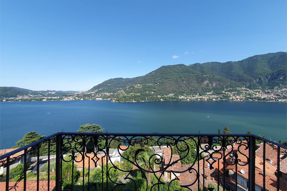 SPLENDIDA CASA CON VISTA LAGO