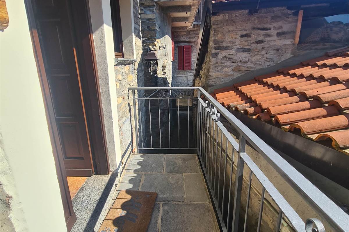 BILOCALE CON VISTA A LAGLIO