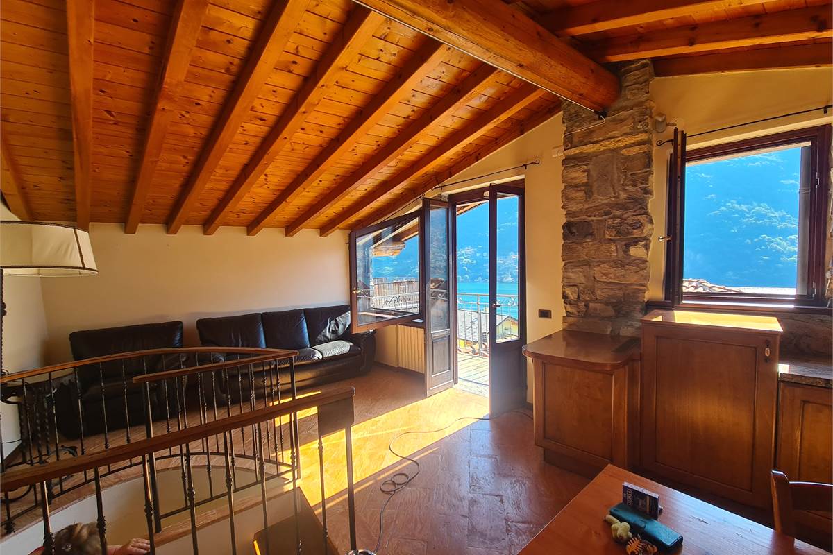 BILOCALE CON VISTA A LAGLIO