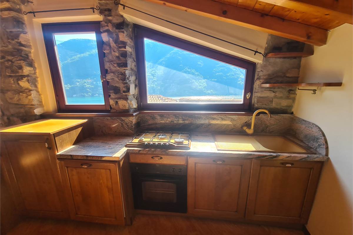 BILOCALE CON VISTA A LAGLIO