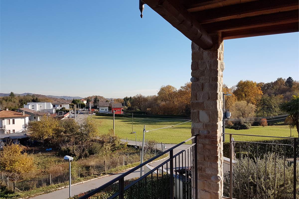 SPLENDIDO TRILOCALE CON TERRAZZINO