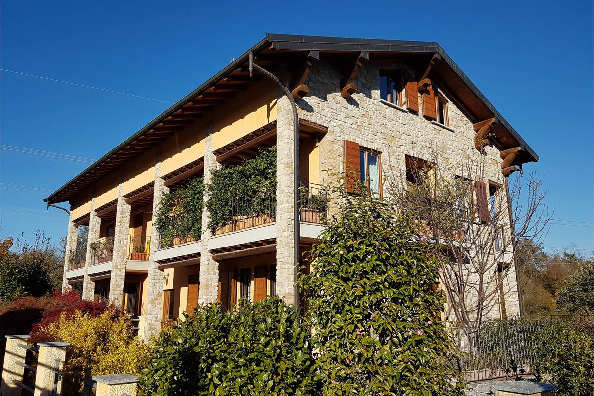 SPLENDIDO TRILOCALE CON TERRAZZINO