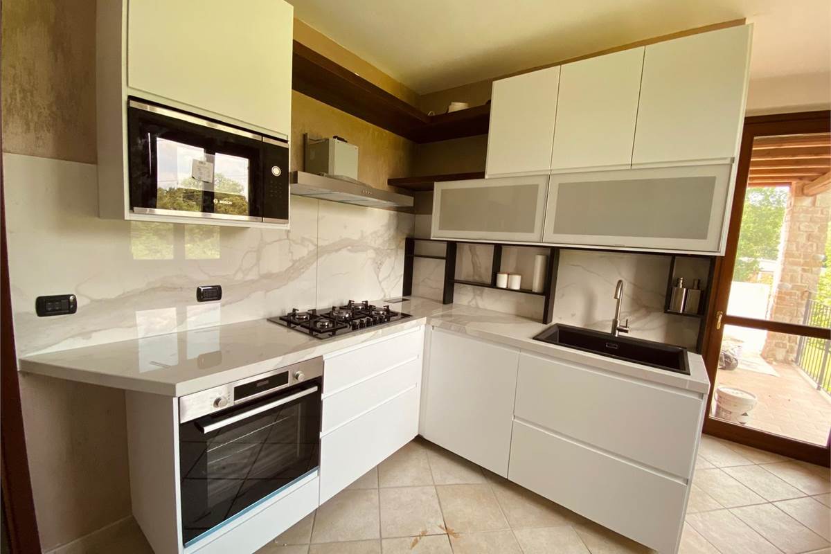 SPLENDIDO TRILOCALE CON TERRAZZINO