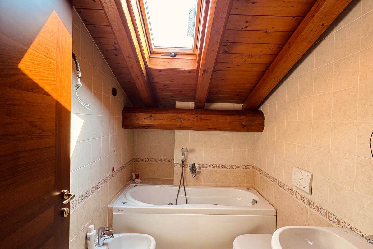 SPLENDIDO TRILOCALE CON TERRAZZINO