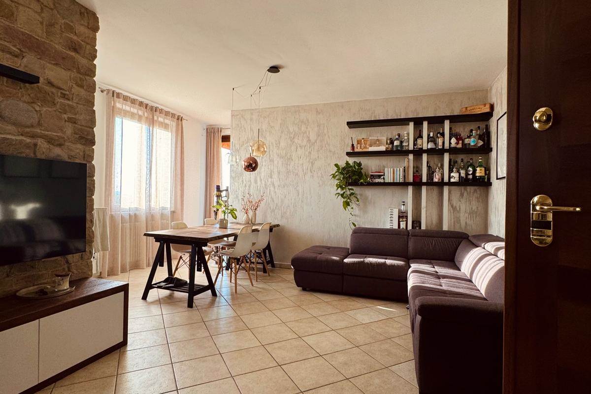 SPLENDIDO TRILOCALE CON TERRAZZINO